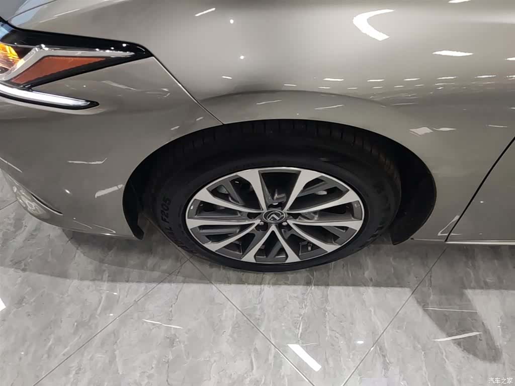 Lexus ES, 2024 23