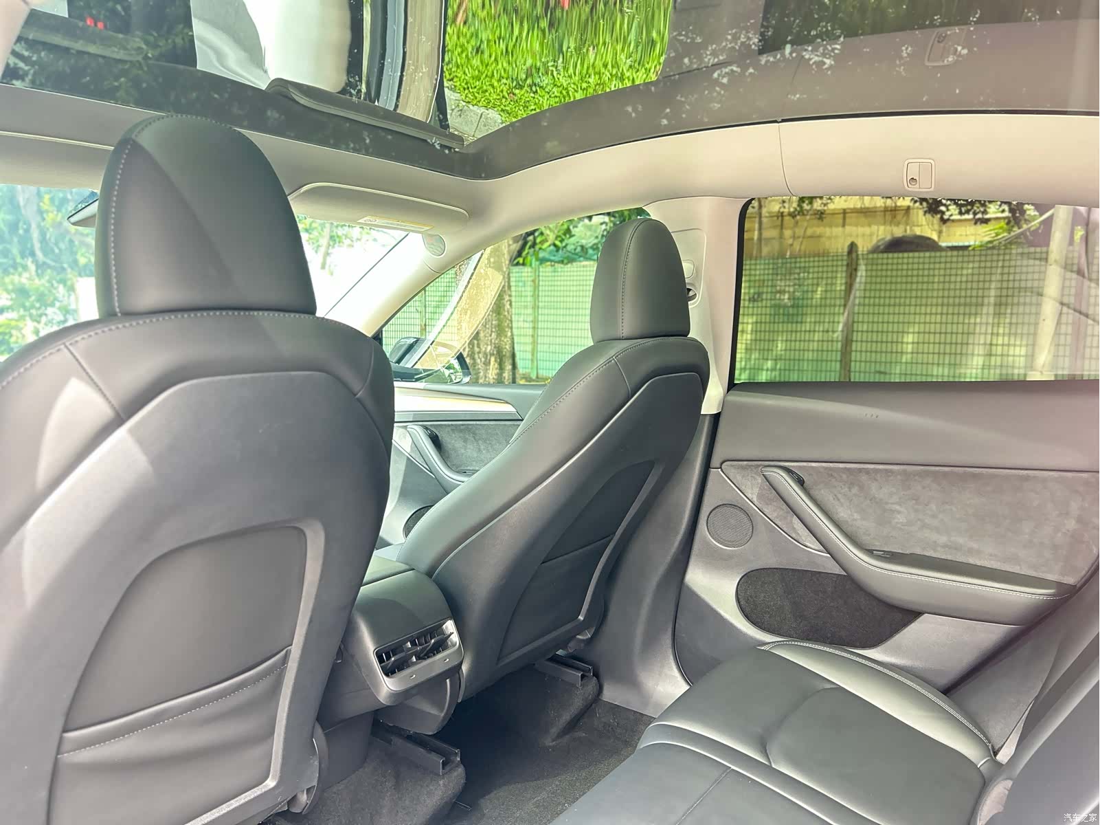 Tesla Model Y, 2022 16