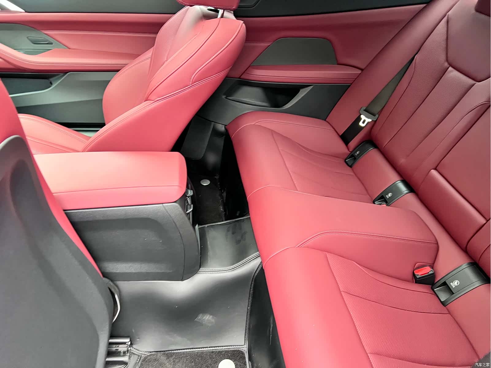BMW 4 Series, 2025 15
