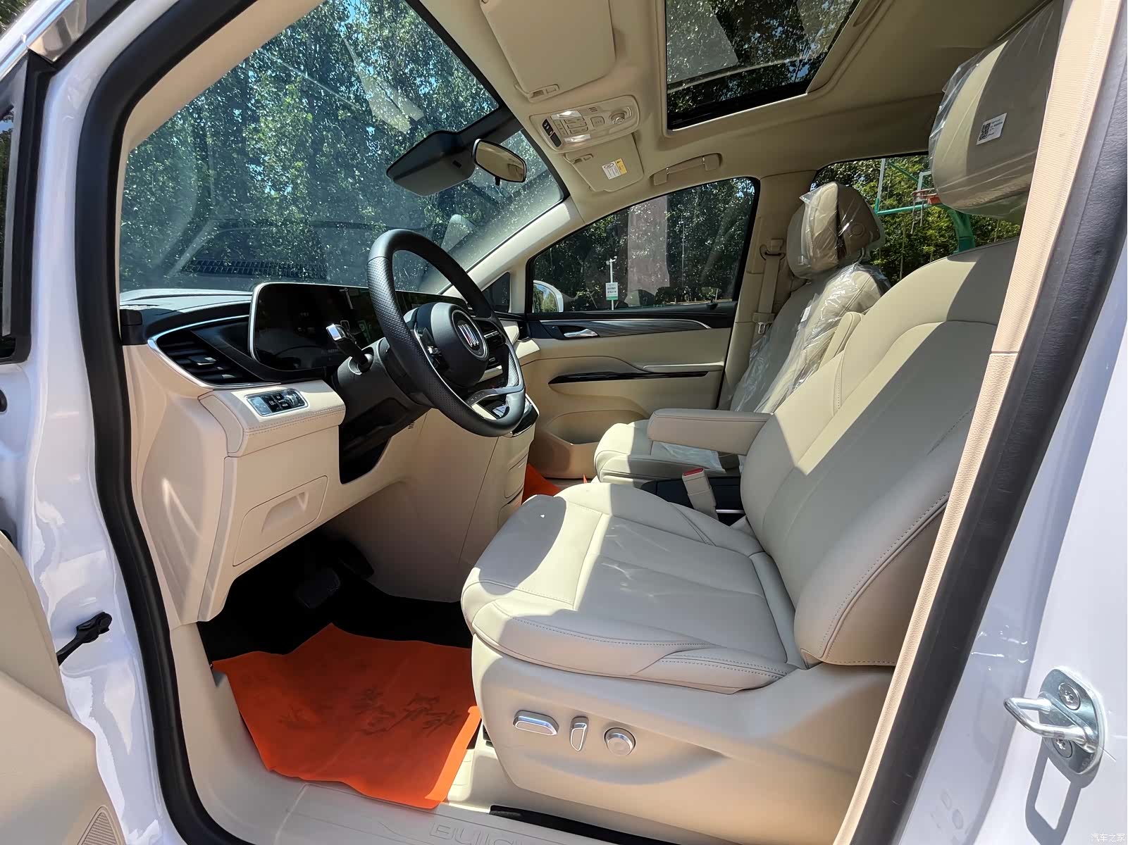 Buick GL8, 2025 12
