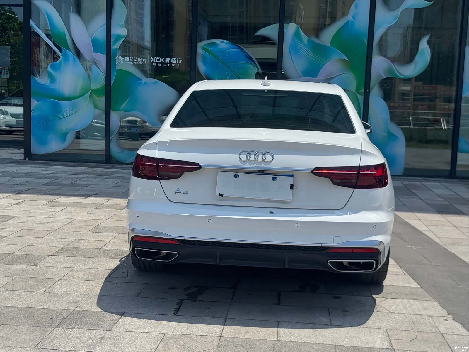 Audi A4L, 2020 все фото