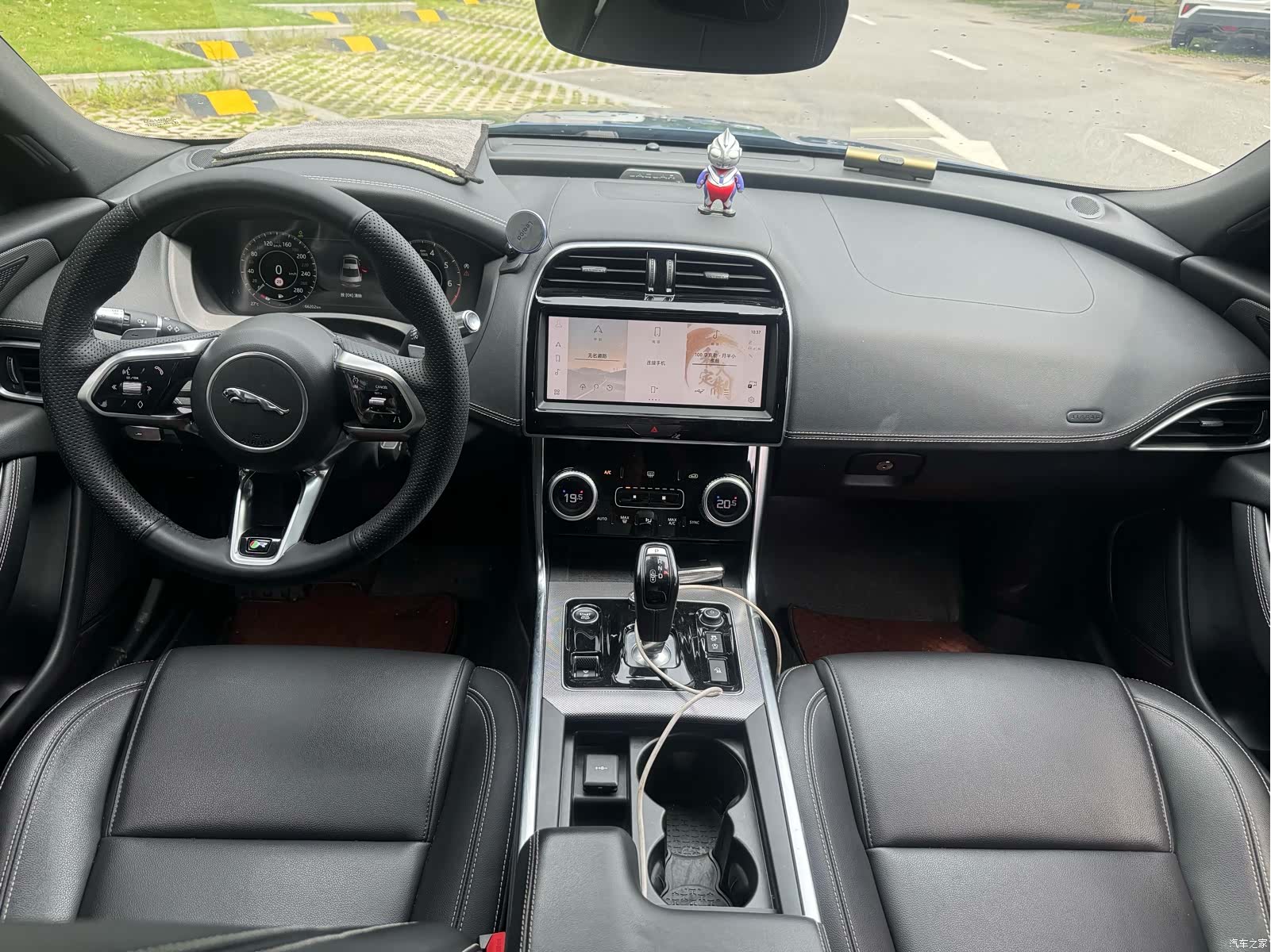 Land Rover XEL, 2022 11