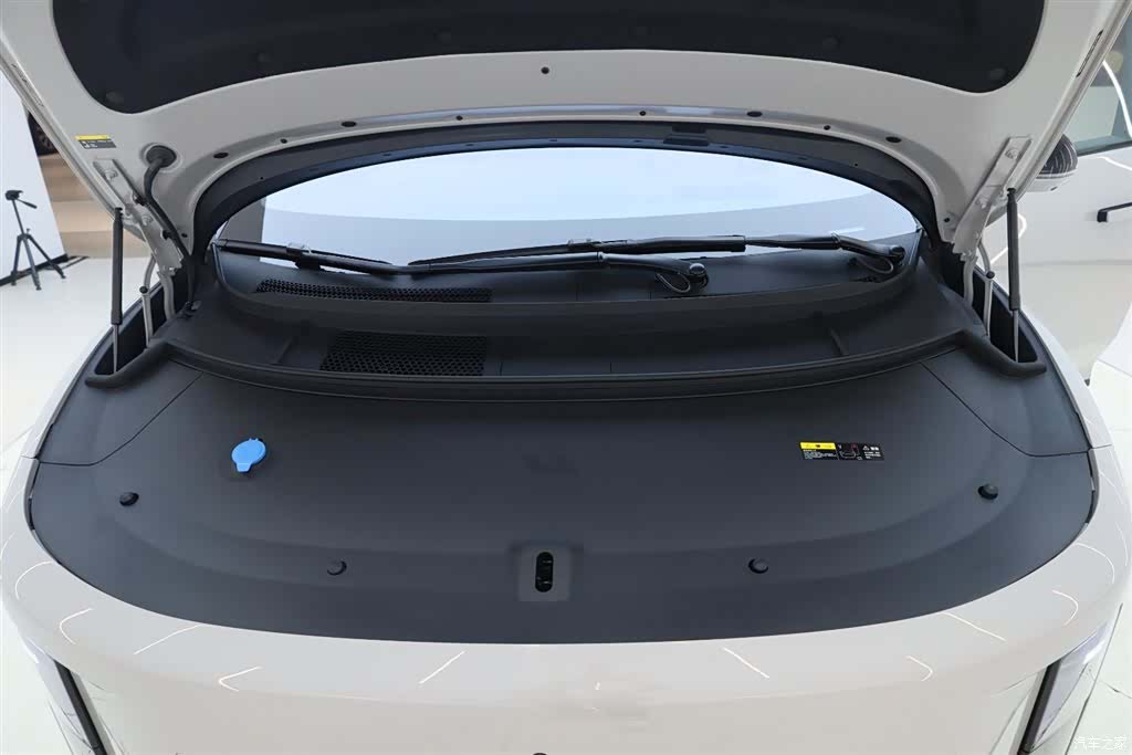 Li Auto i8, 2025 14