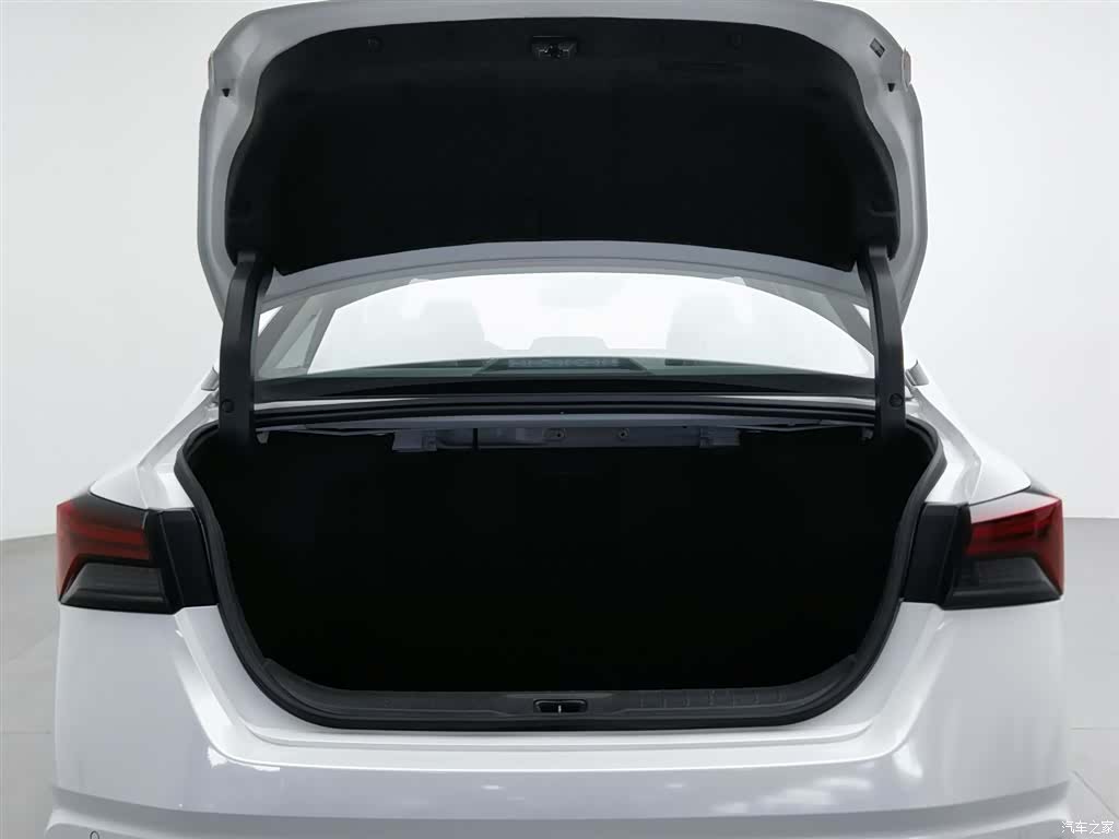 Nissan Teana, 2023 16
