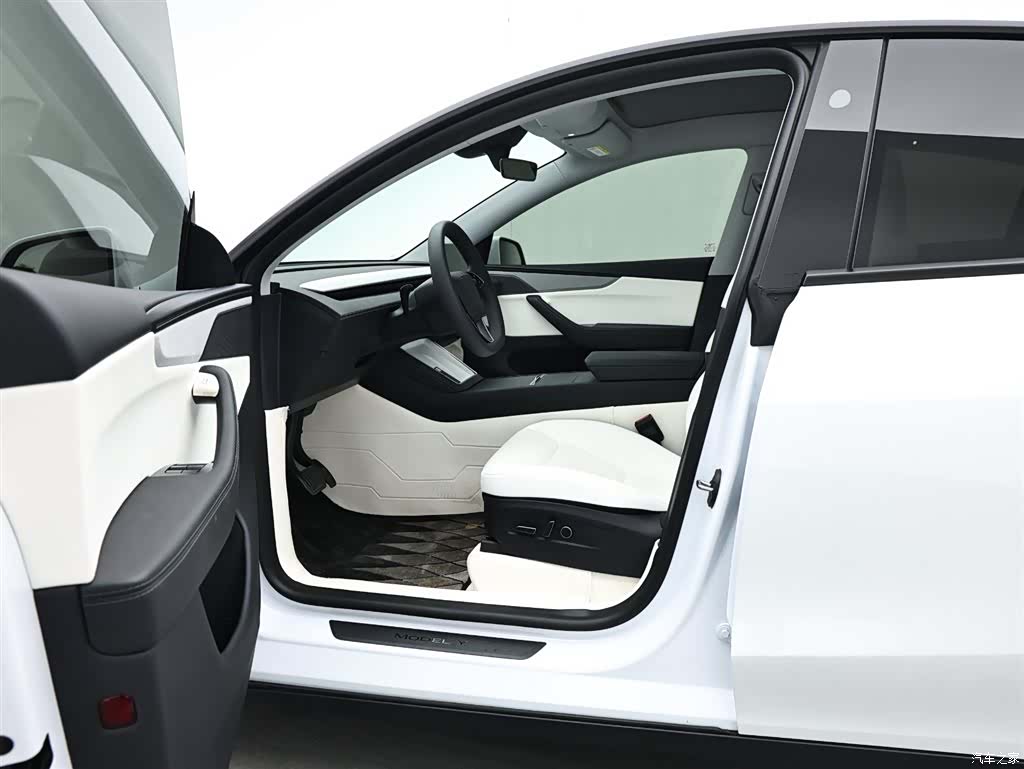 Tesla Model Y, 2025 9