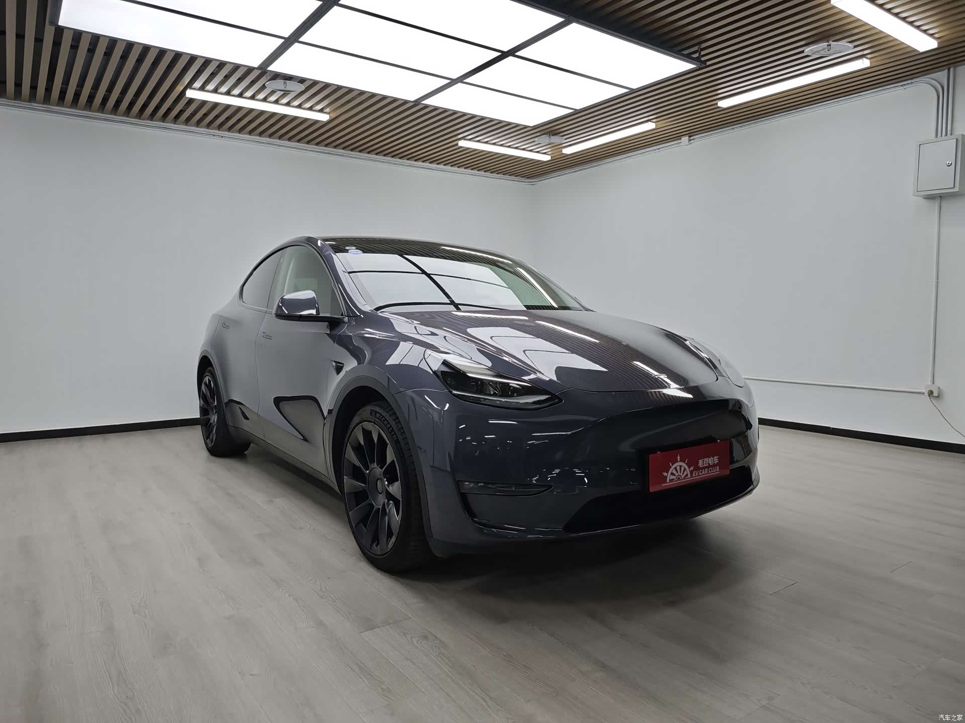 Tesla Model Y, 2021 3