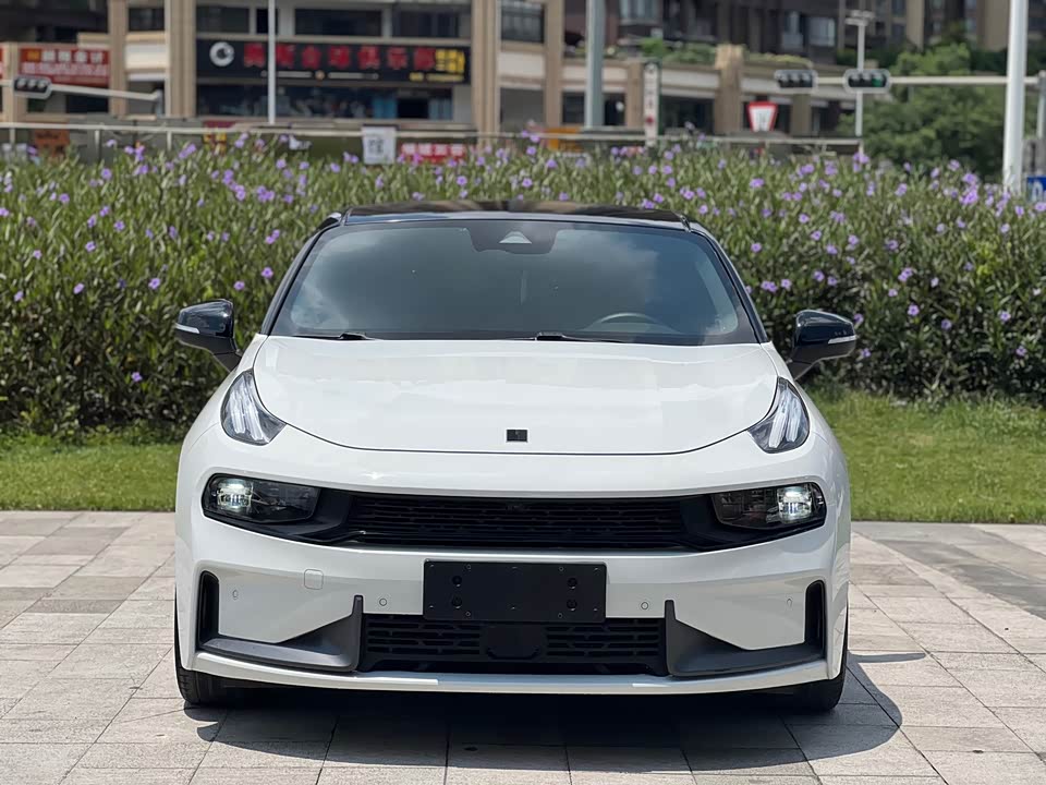 Lynk & Co 03