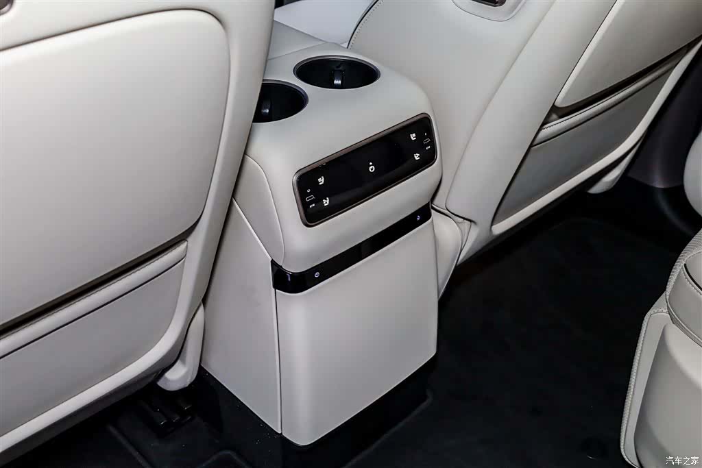 Li Auto i8, 2025 28