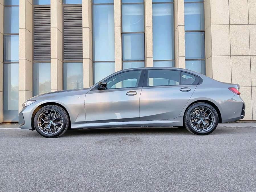 BMW 3 Series 2025, фото 2