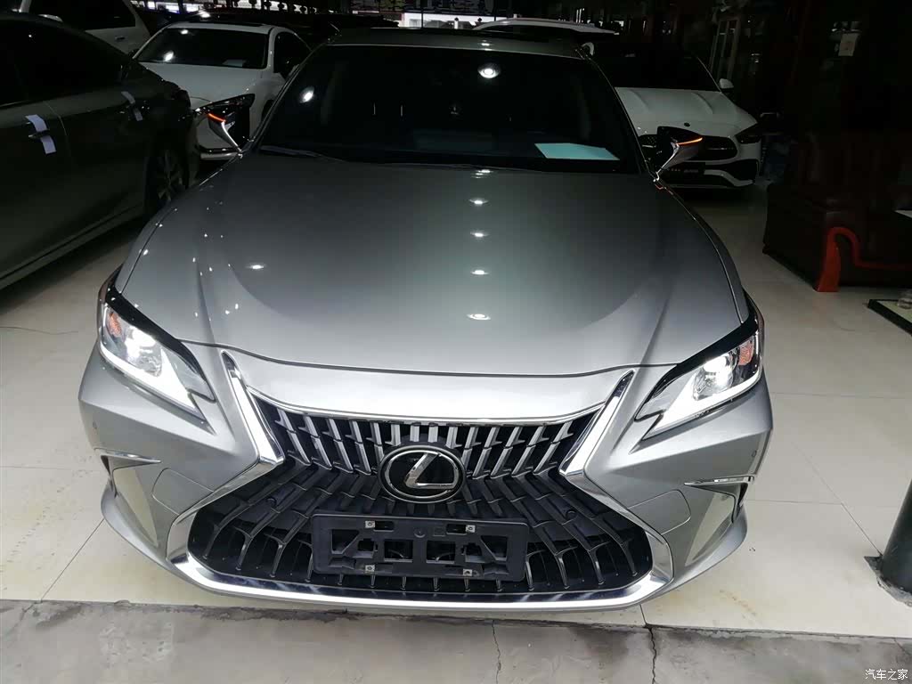 Lexus ES, 2022 3