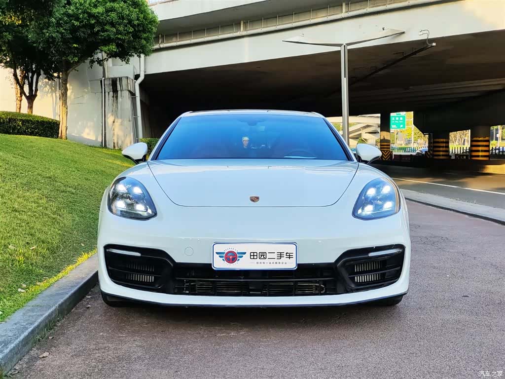 Porsche Panamera, 2022 2