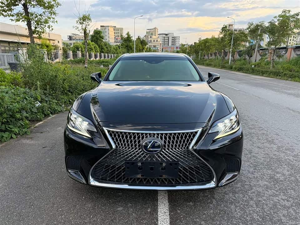 Lexus LS