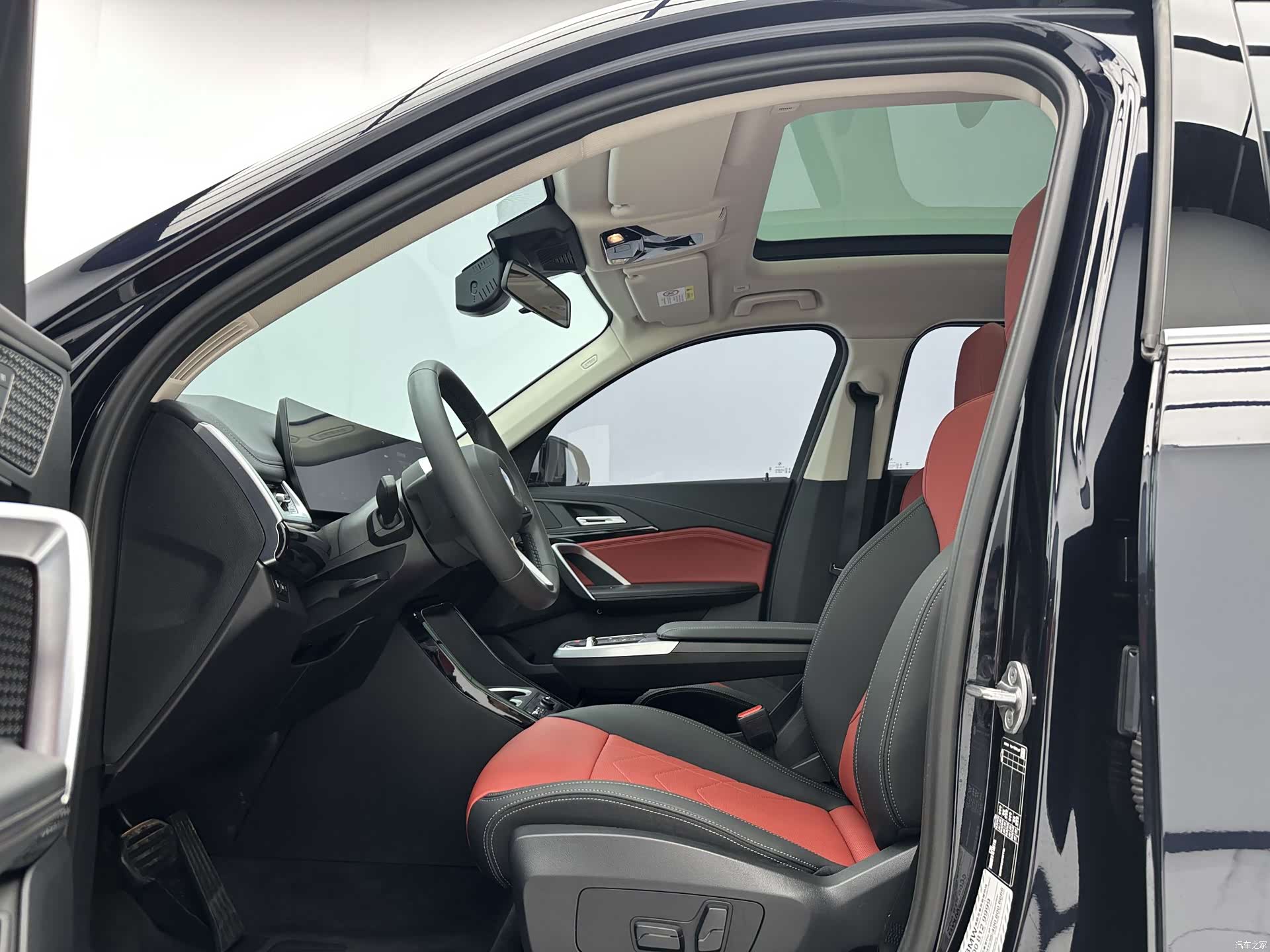 BMW X1, 2023 все фото
