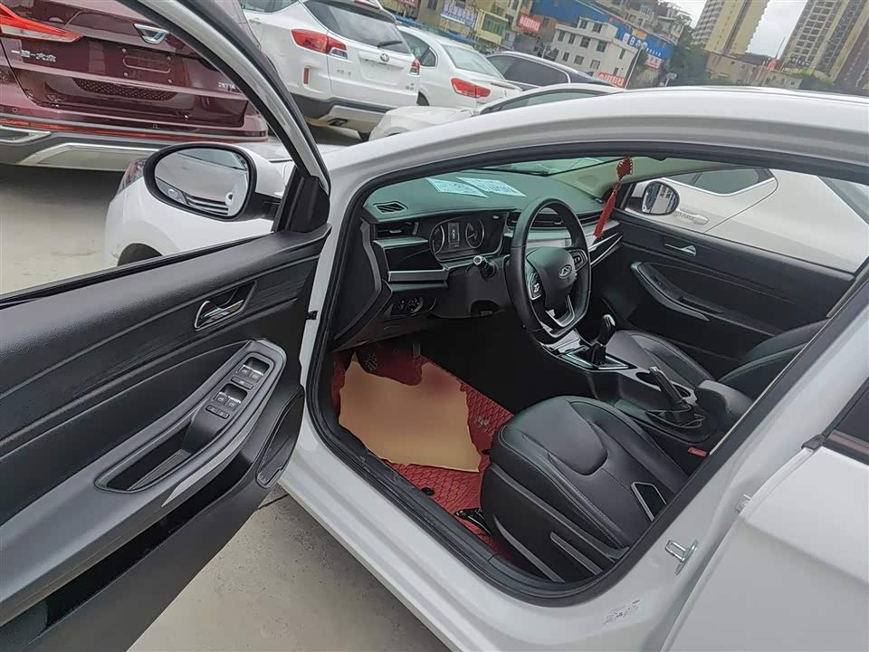 Chery Arrizo 5