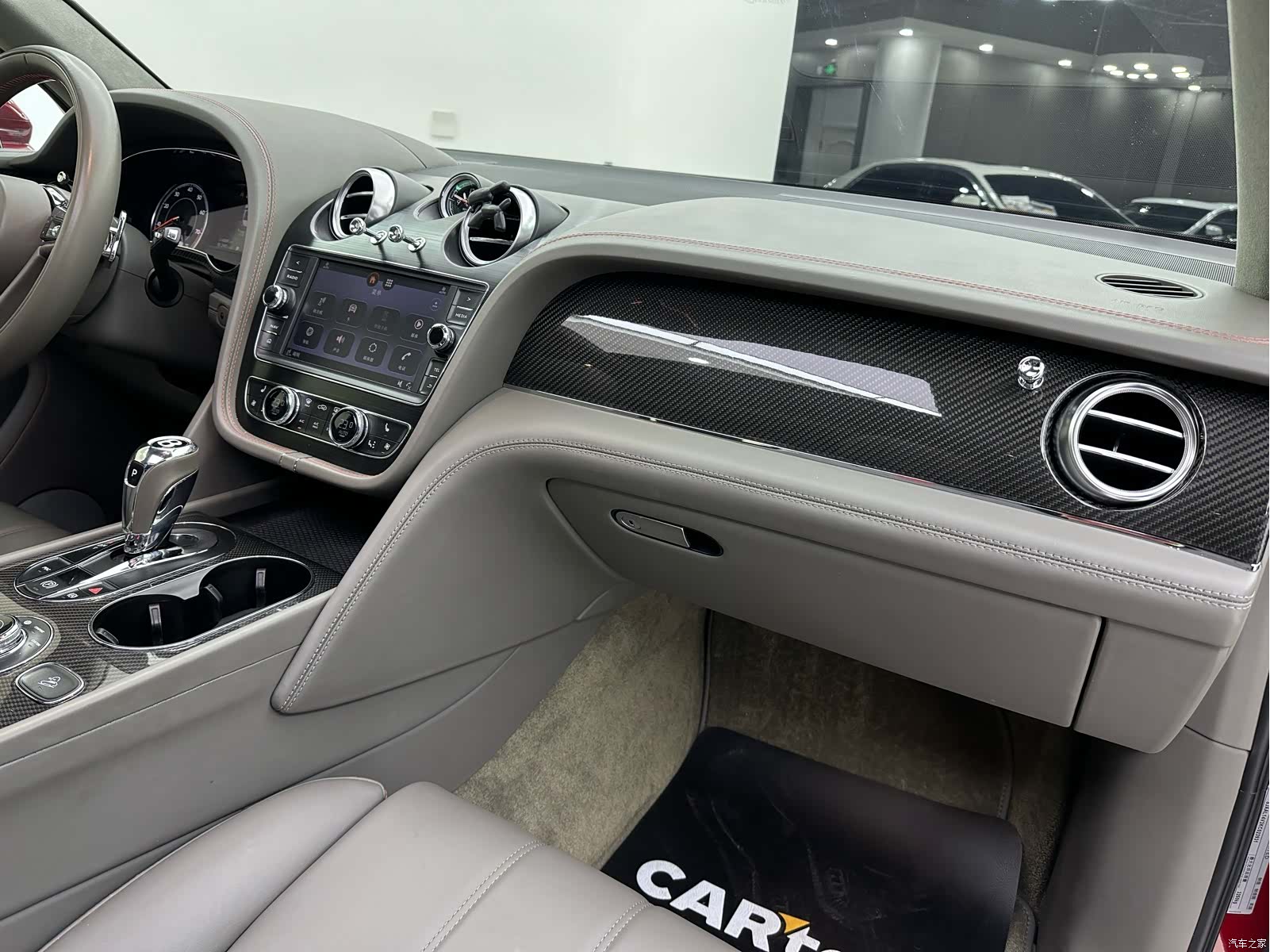 Bentley Bentayga, 2018 36