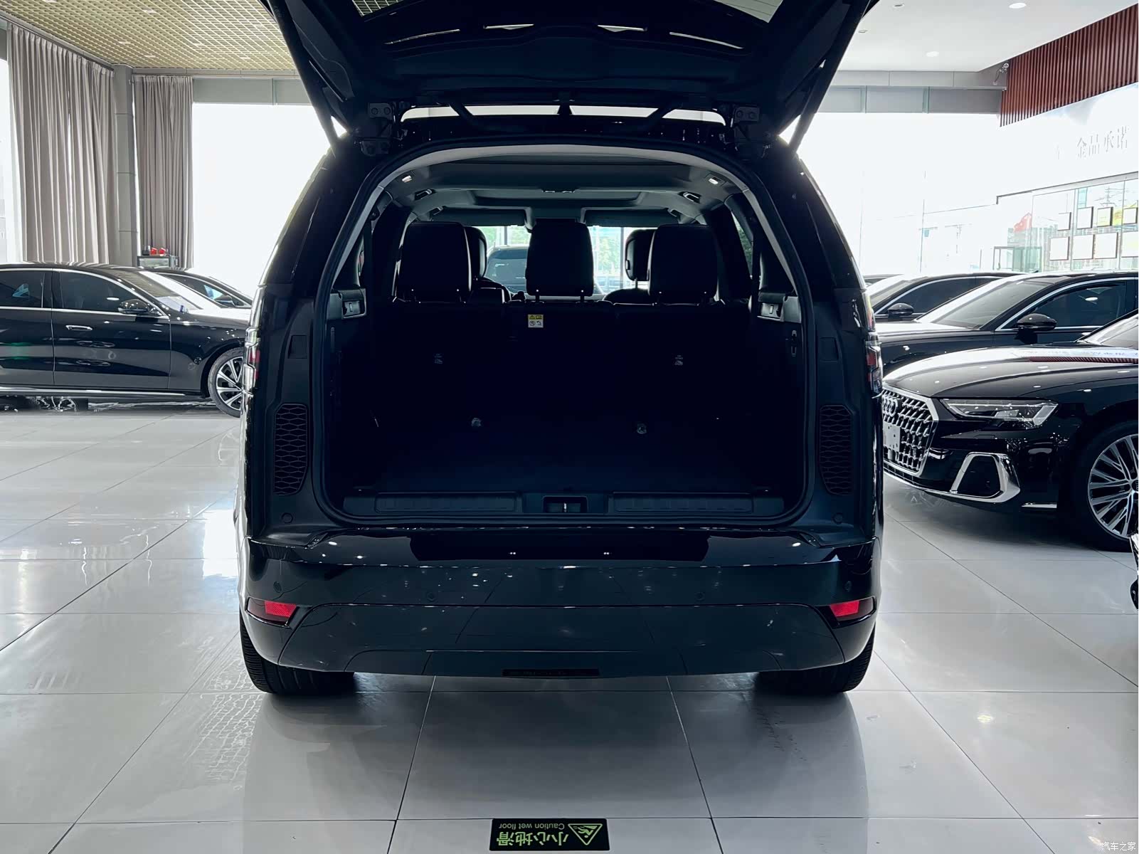 Land Rover Discovery, 2023 23