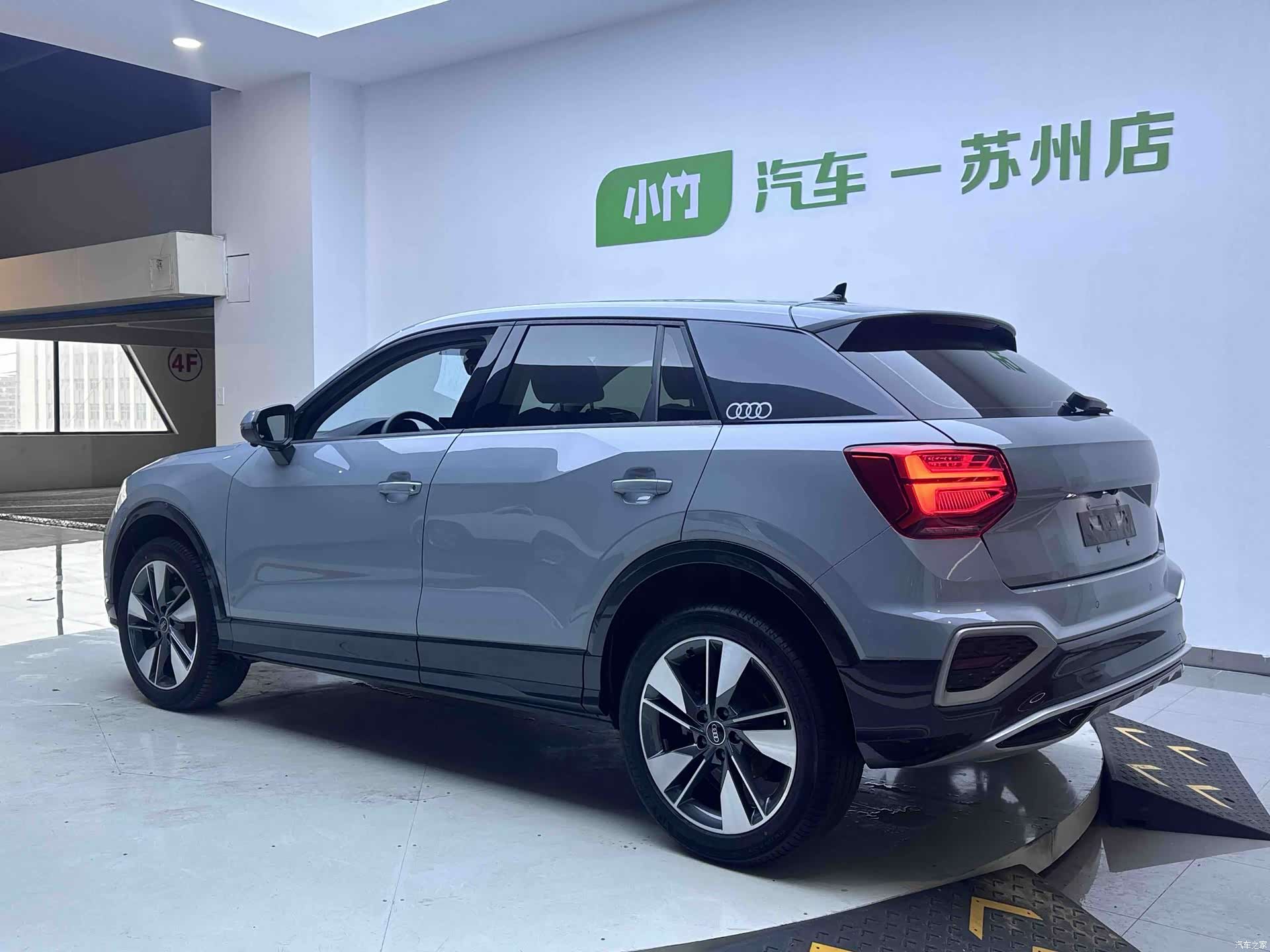 Audi Q2L, 2022 все фото