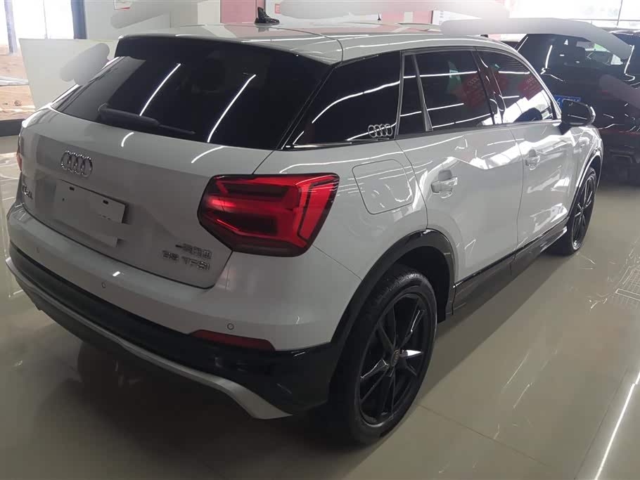 Audi Q2L