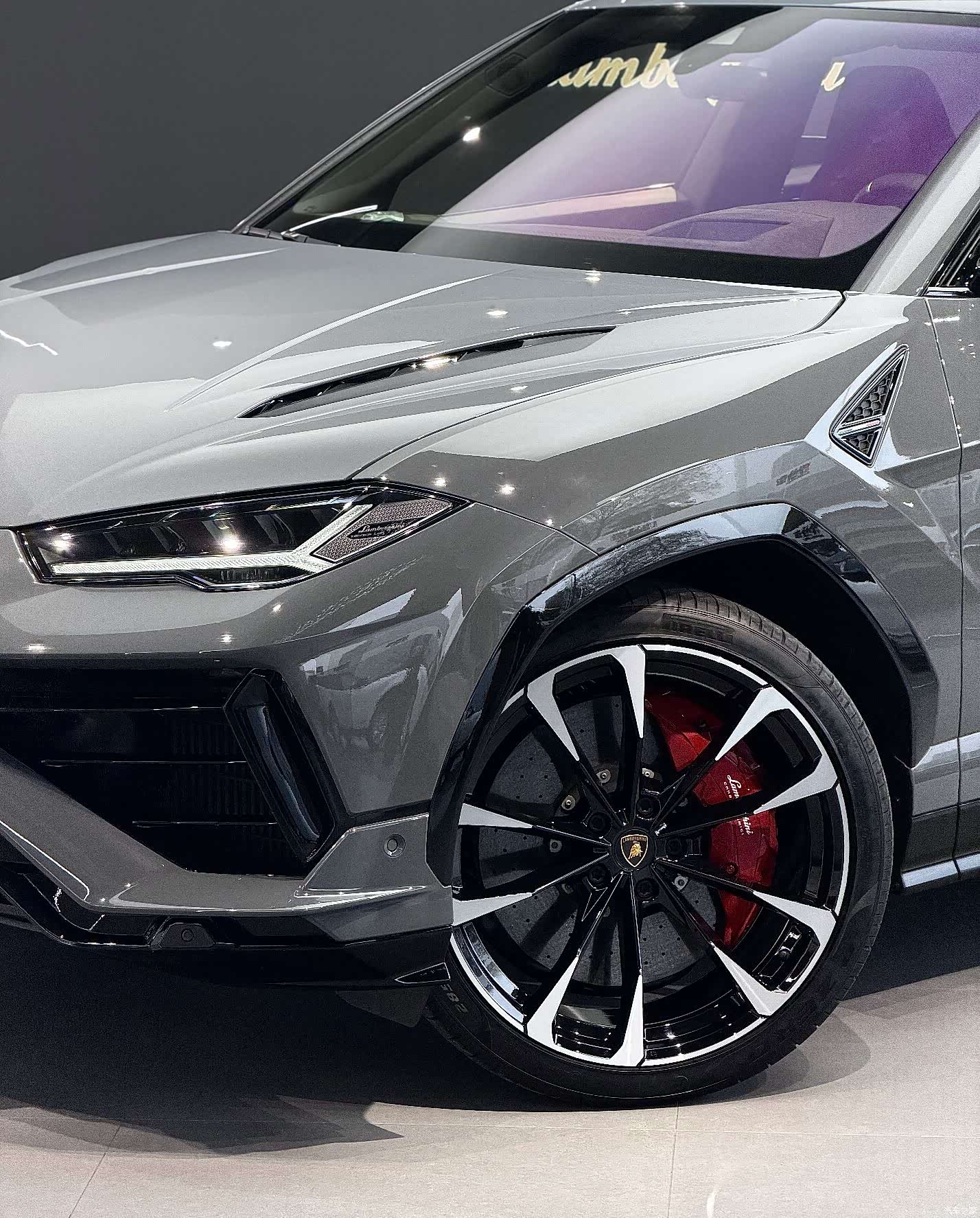 Lamborghini Urus, 2024 4