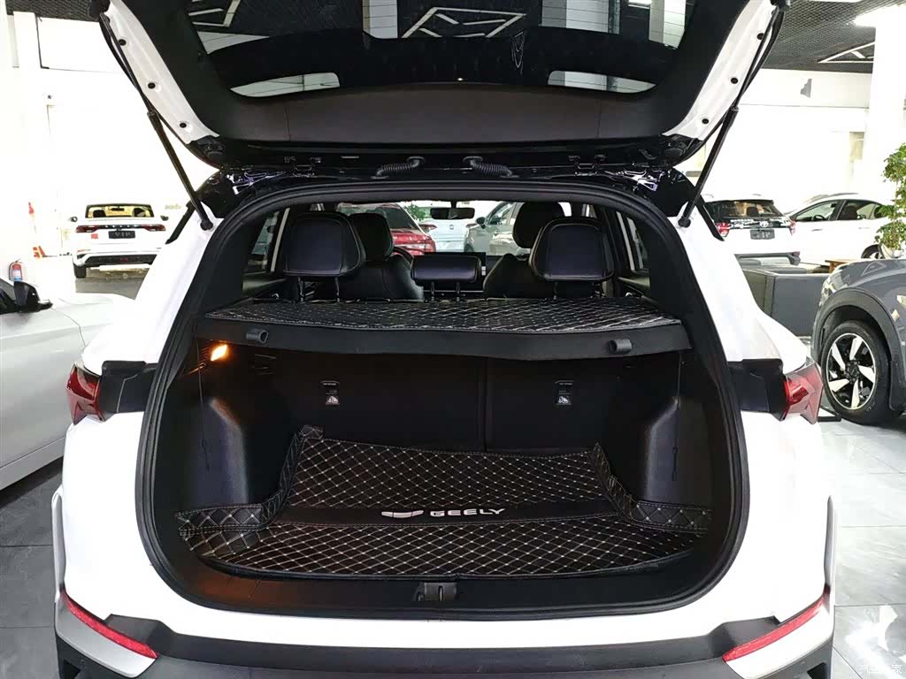 Geely Coolray, 2025 19