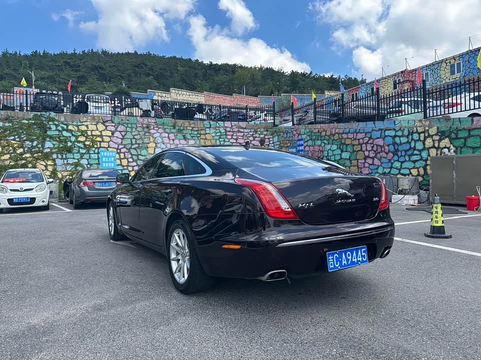 Jaguar XJ