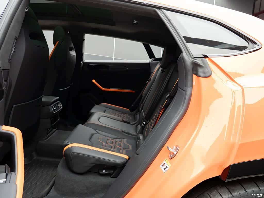 Lamborghini Urus, 2025 12