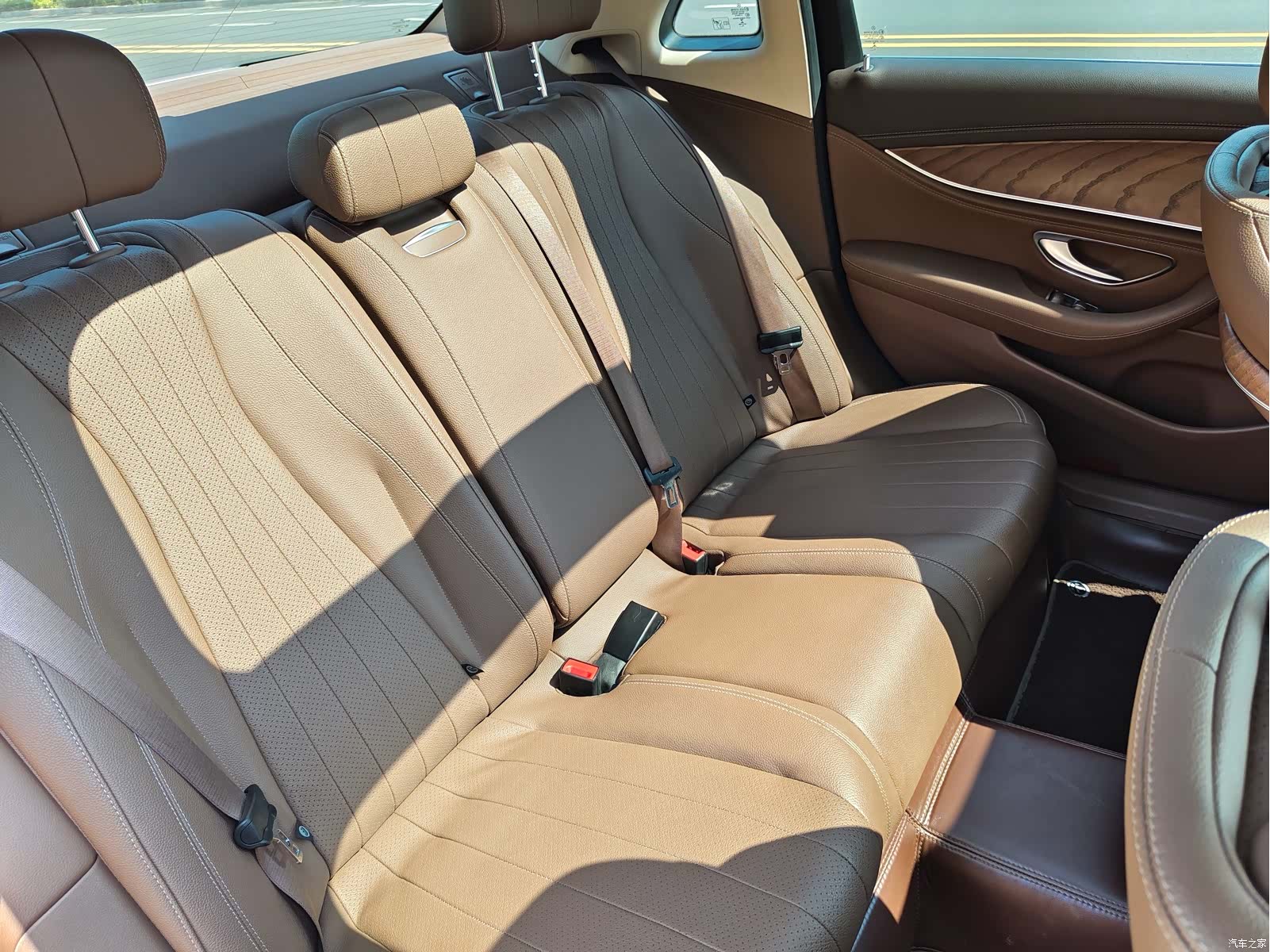 Mercedes-Benz E-Class, 2023 27