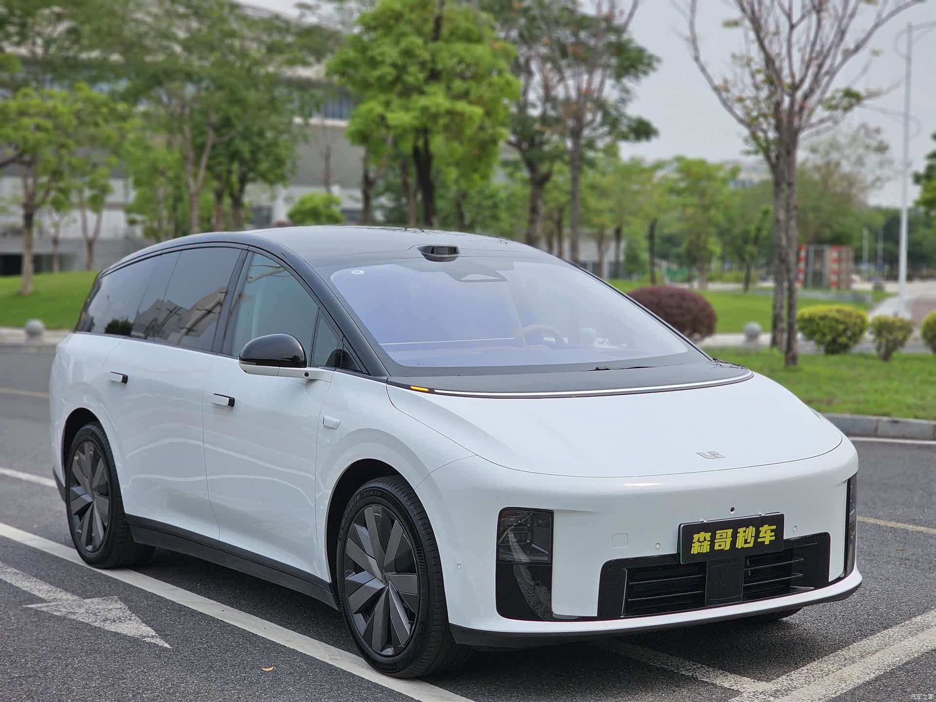 Li Auto i8, 2025 3