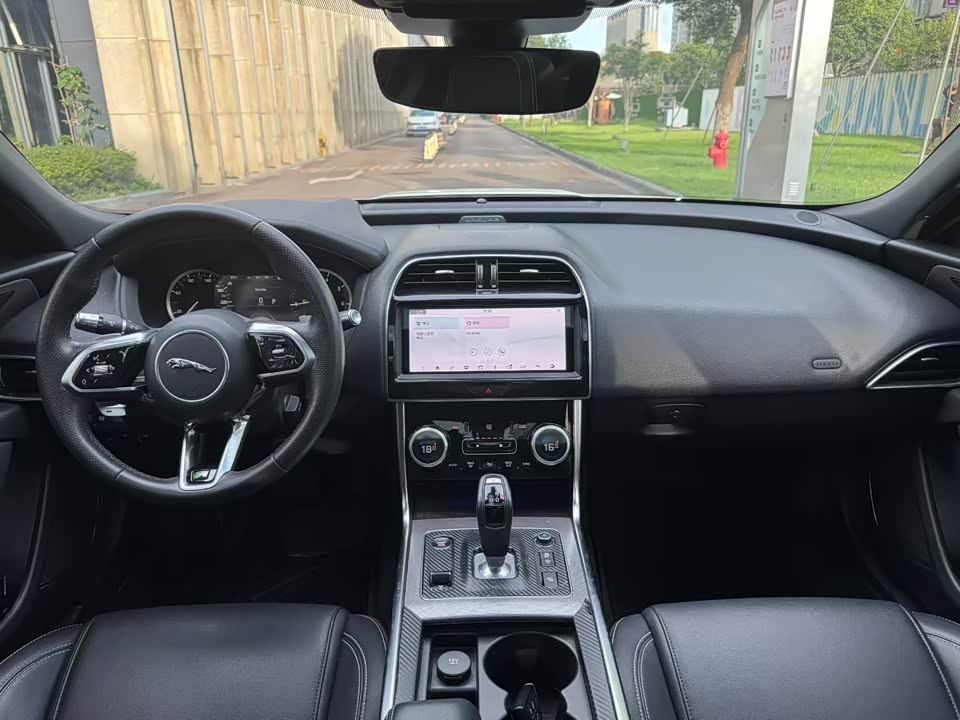 Jaguar XEL Jaguar XEL