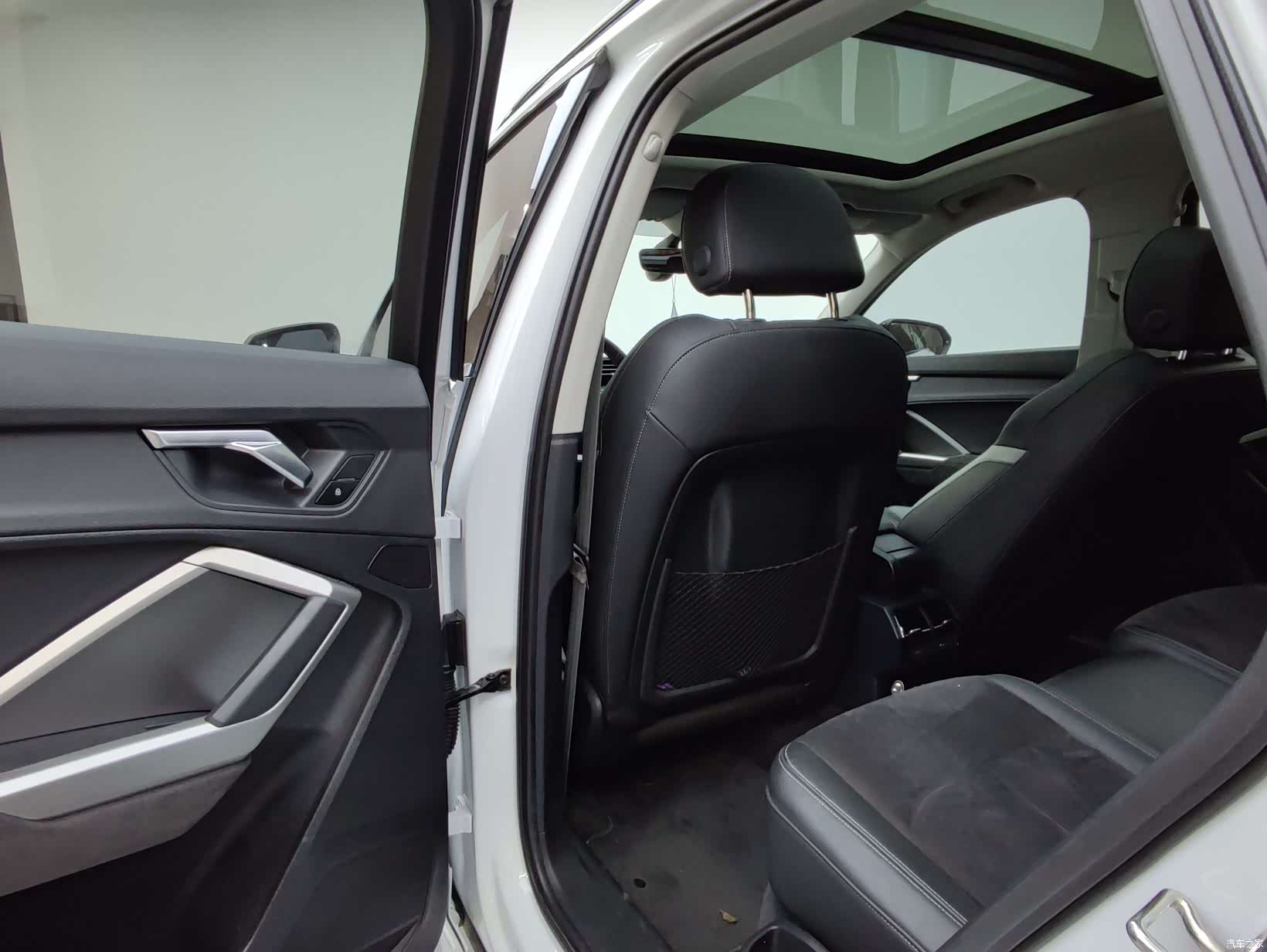 Audi Q3, 2022 11