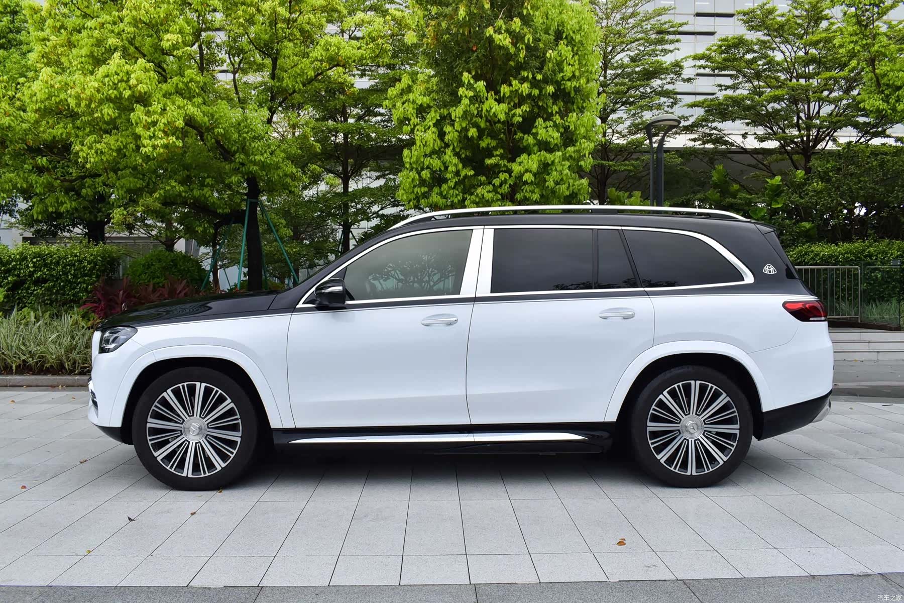 Maybach GLS, 2021 3