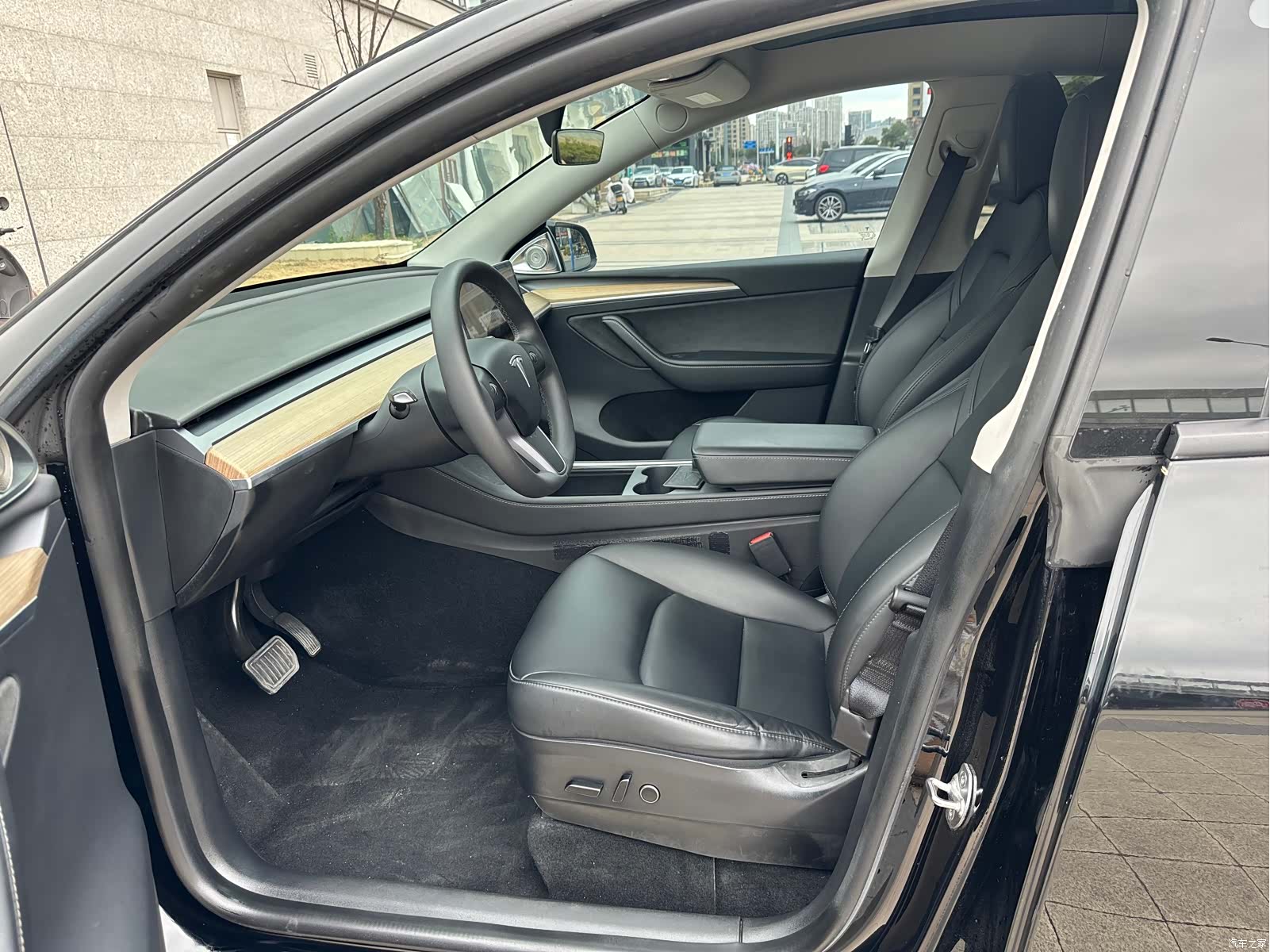 Tesla Model Y, 2023 4