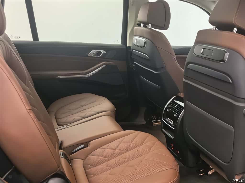 BMW X7, 2025 11