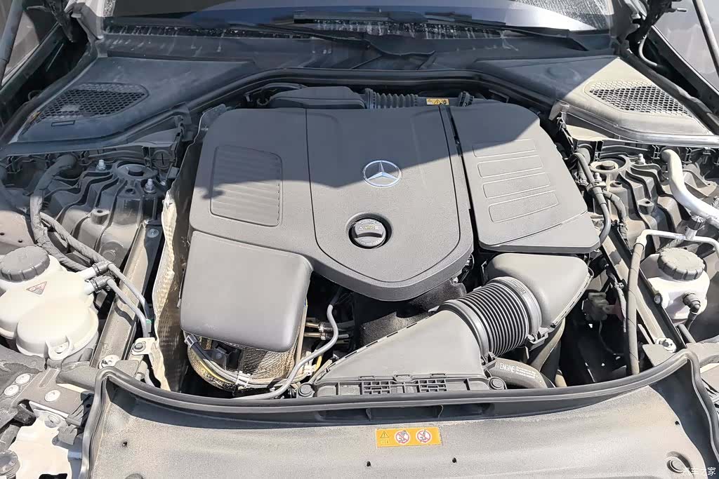 Mercedes-Benz E-Class, 2025 10