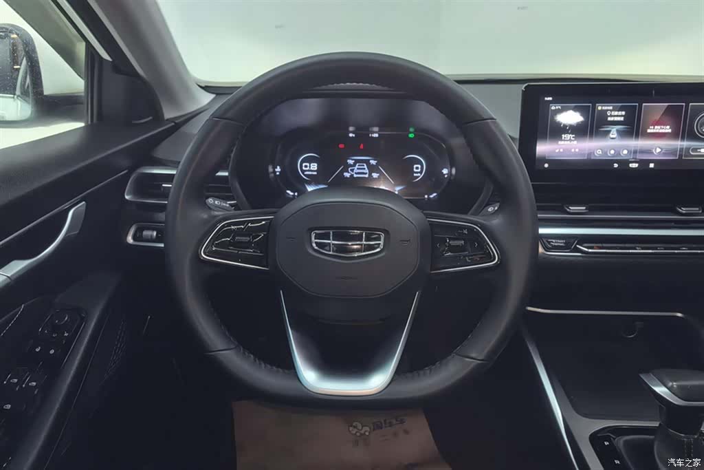 Geely Emgrand, 2022 15