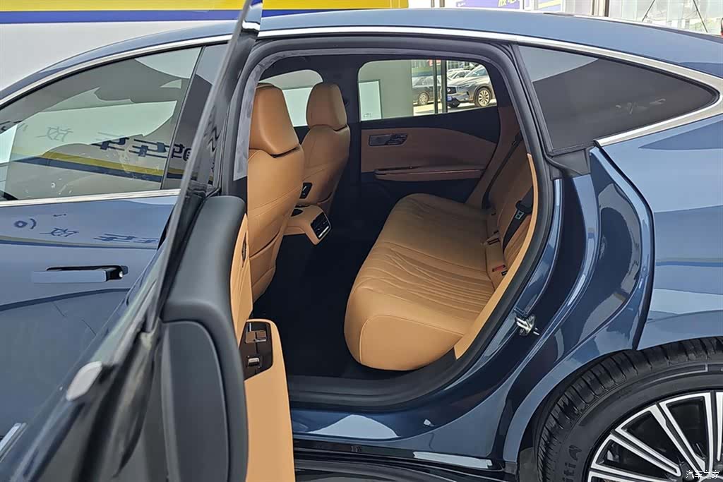 Geely 8, 2025 11