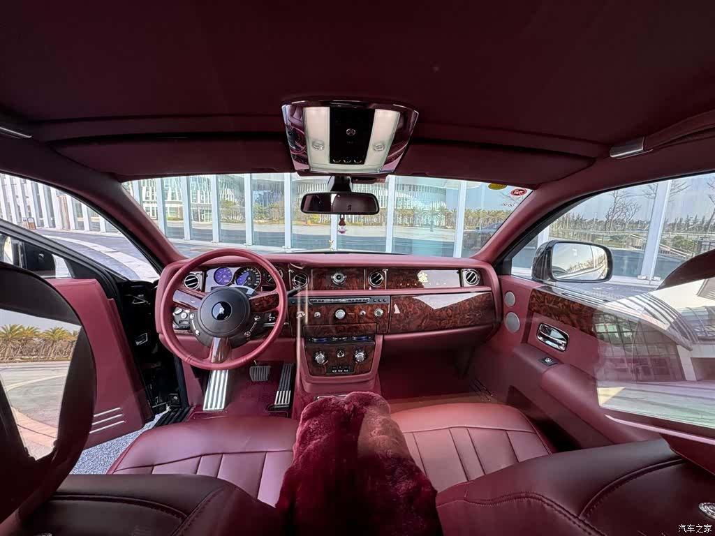 Rolls-Royce Phantom, 2015 3