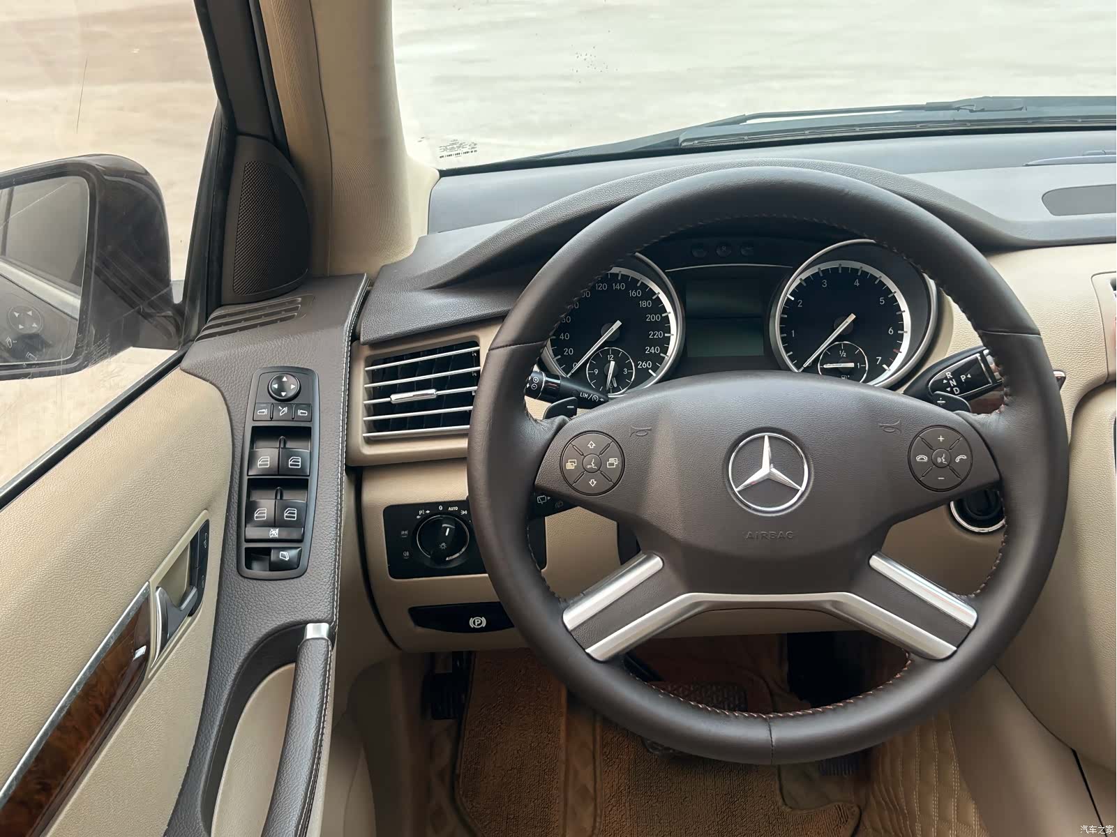 Mercedes-Benz R-Class, 2012 16