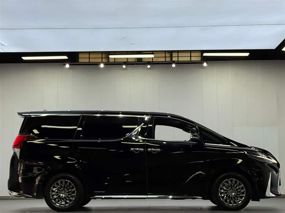 Lexus LM Lexus LM