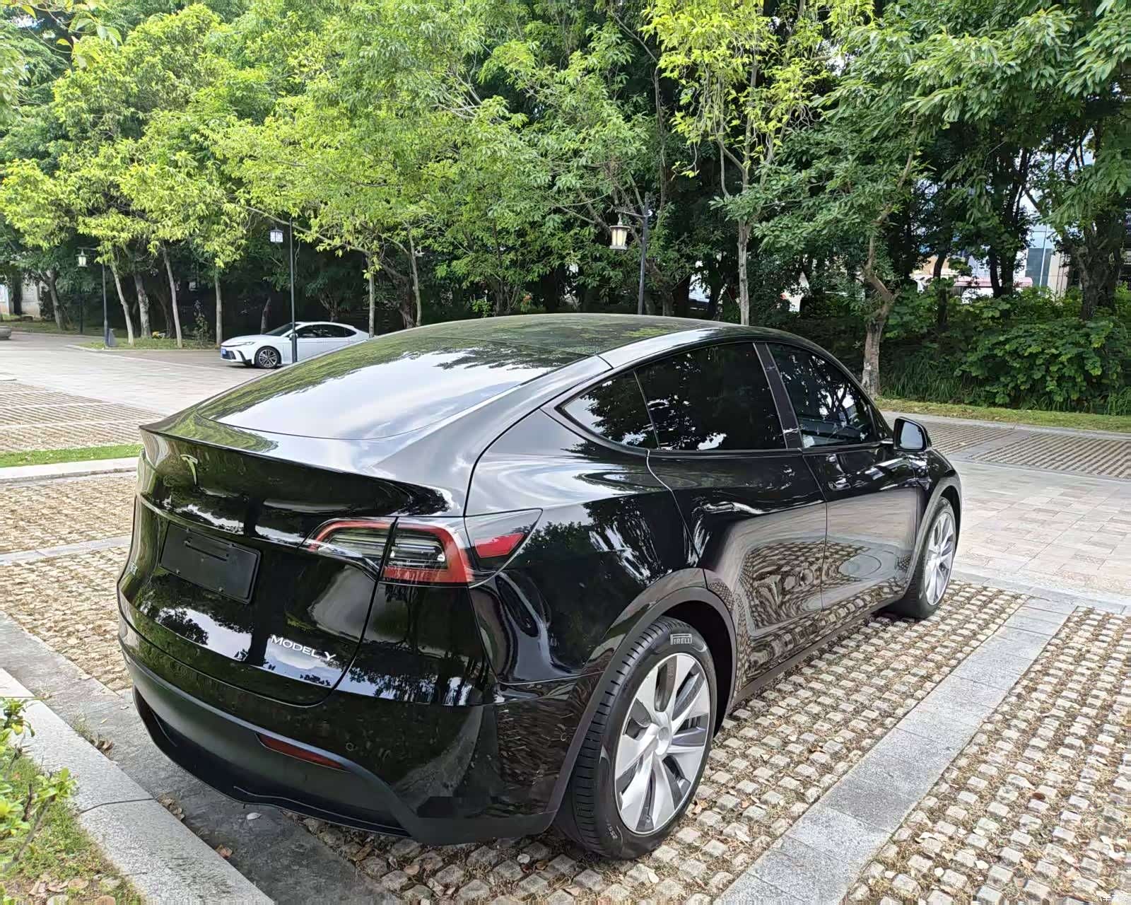 Tesla Model Y, 2022 4