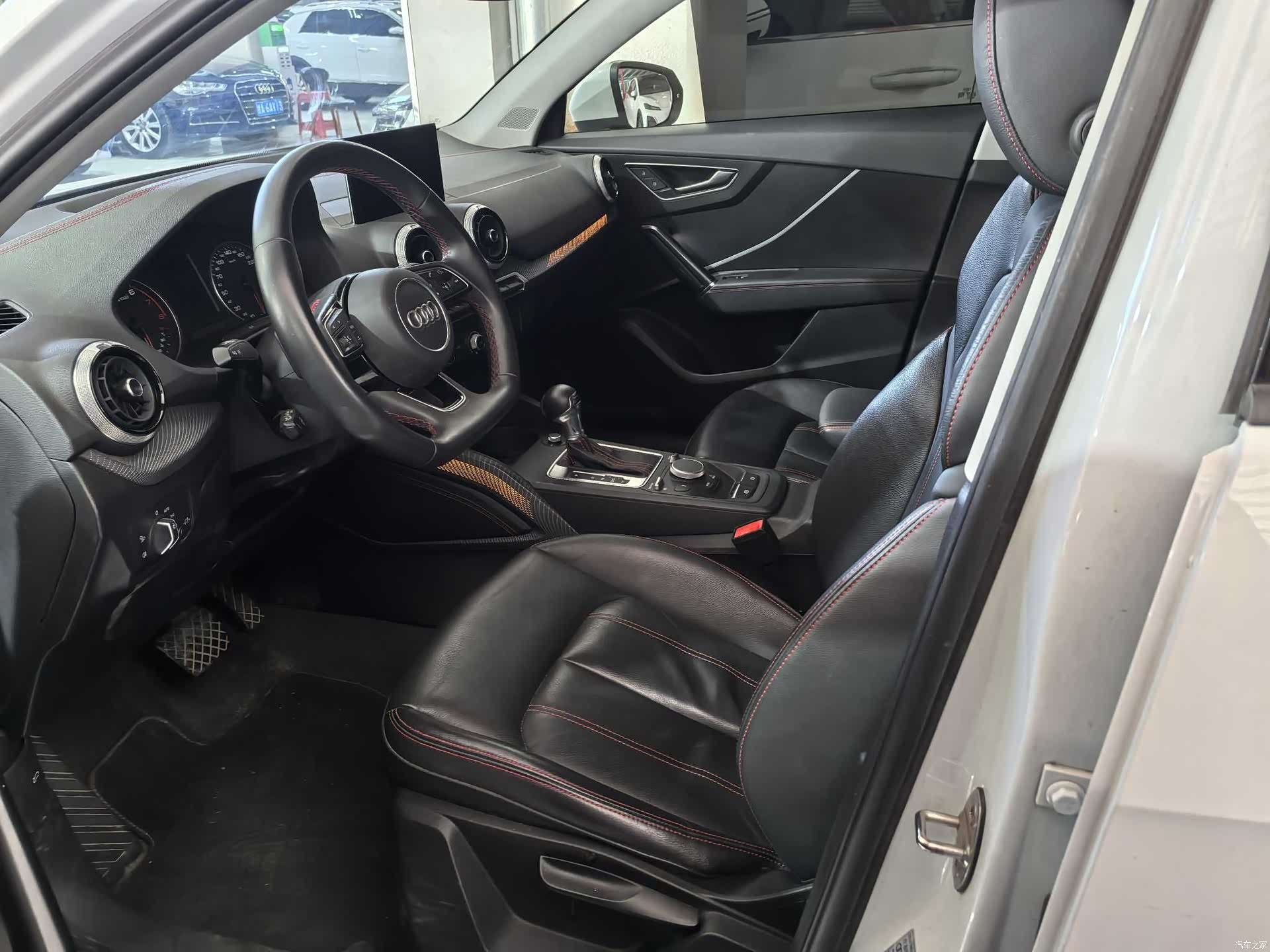 Audi Q2L, 2023 6