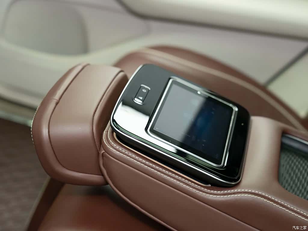 Maybach GLS, 2022 11