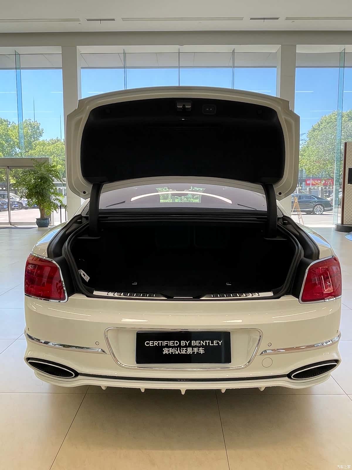 Bentley Flying Spur, 2025 9