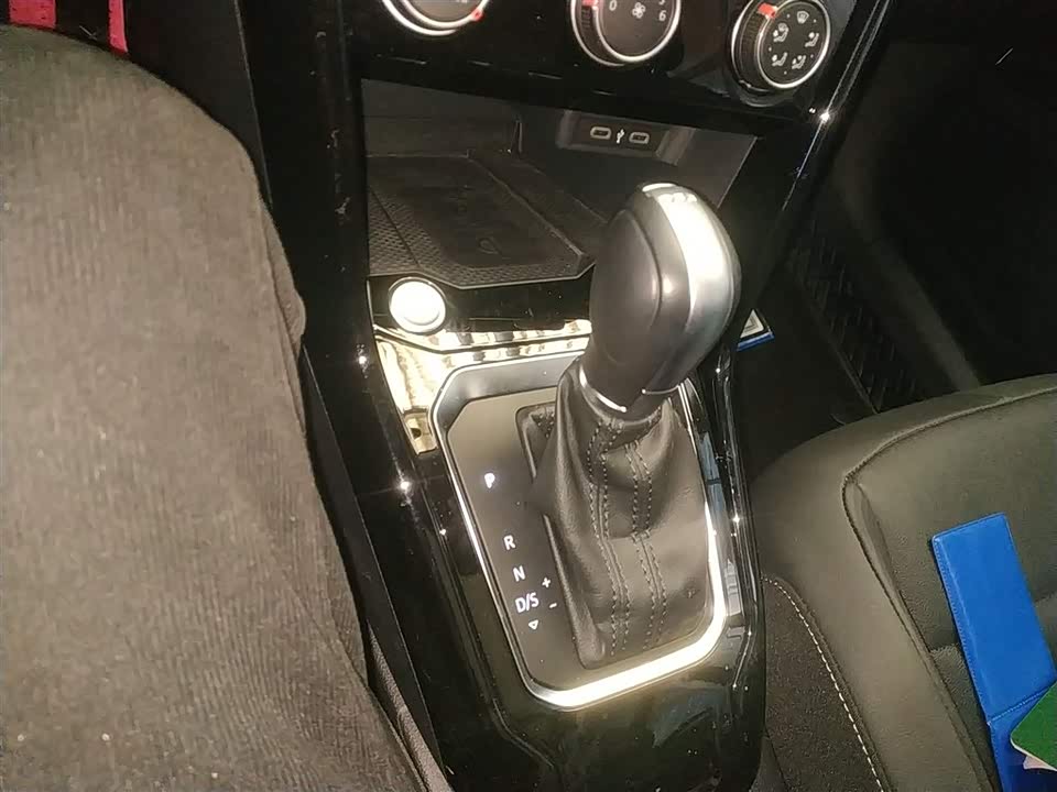 Volkswagen T-ROC exploring Songs