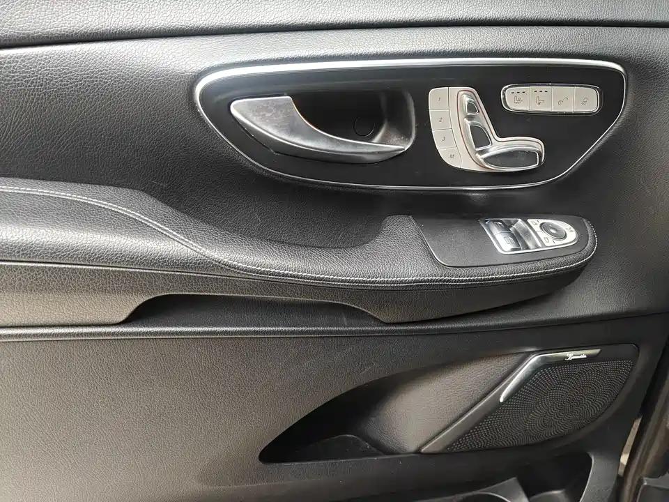 Mercedes-Benz V-class