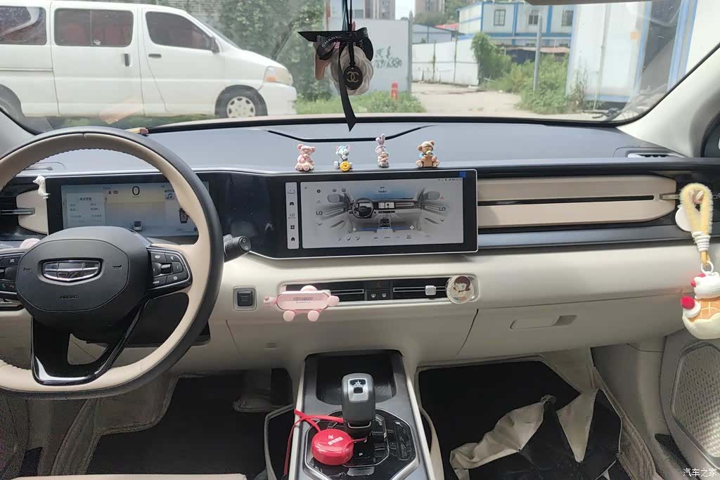 Geely Icon, 2022 13