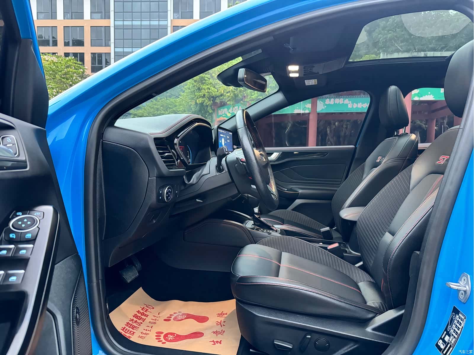 Ford Focus, 2022 7