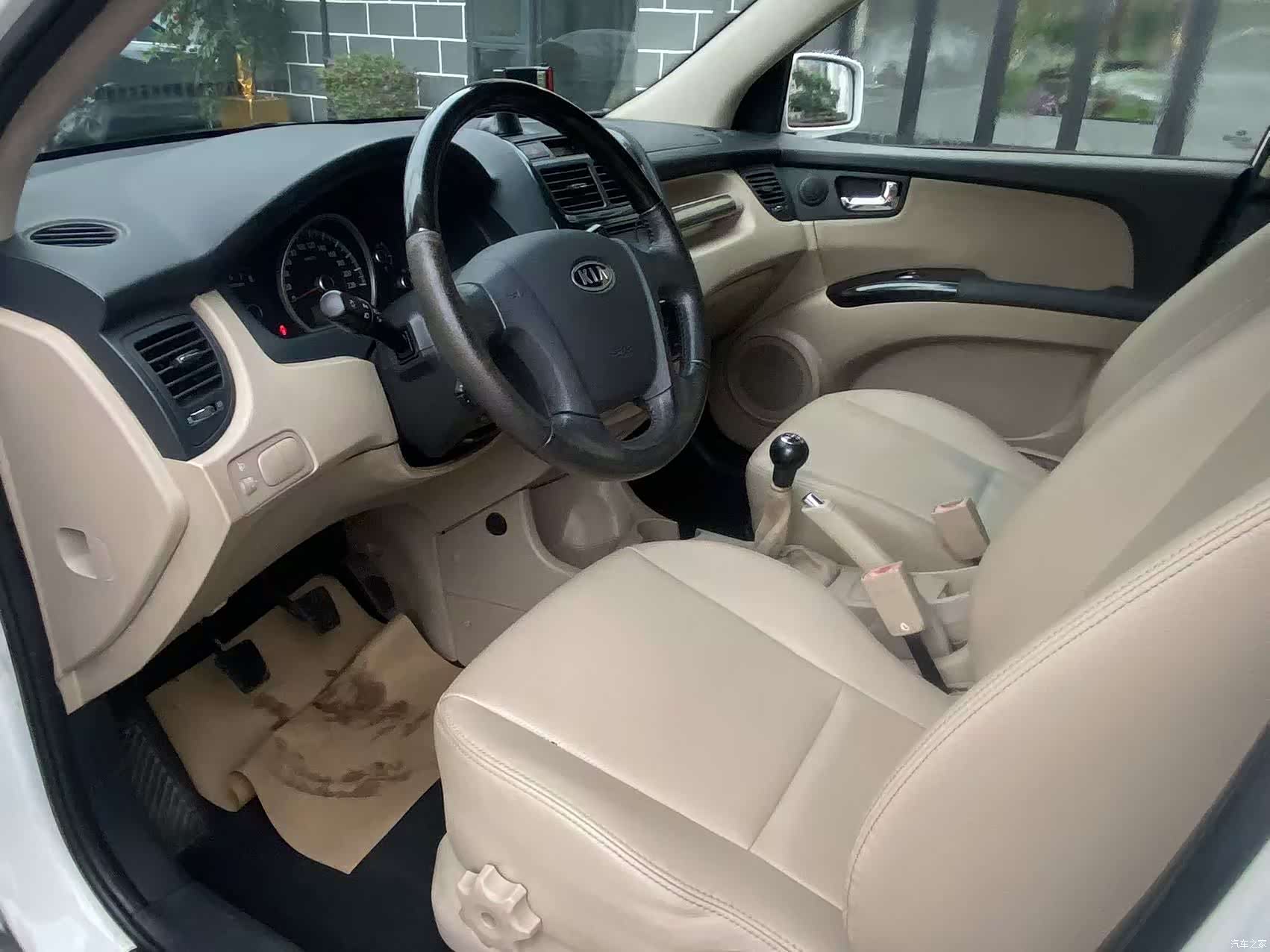 Kia GLS, 2011 10