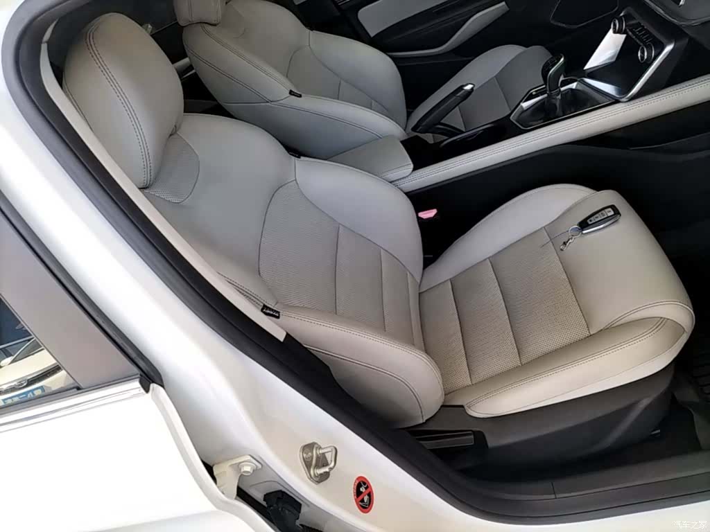 Geely Binray, 2019 25