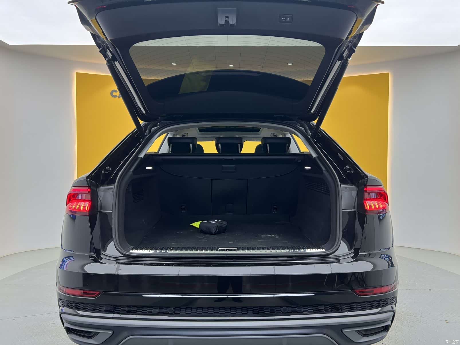Audi Q8, 2022 28